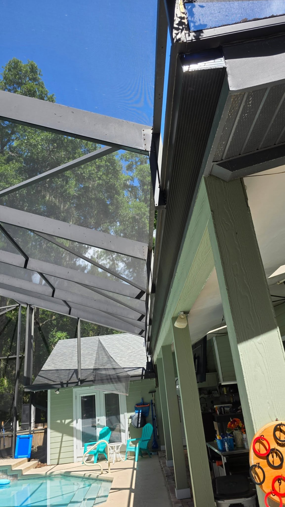 Seamless gutter and fascia detail on a screen enclosure